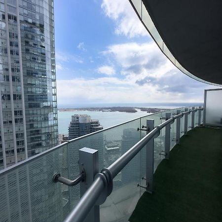 Luxury 2 Bedrooms With Lakeview Cn Tower Entertainment District Rogers Centre トロント エクステリア 写真