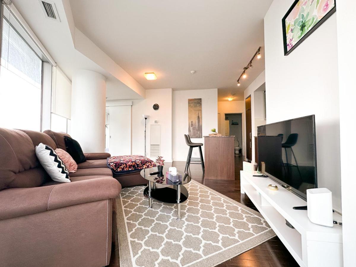 Luxury 2 Bedrooms With Lakeview Cn Tower Entertainment District Rogers Centre トロント エクステリア 写真