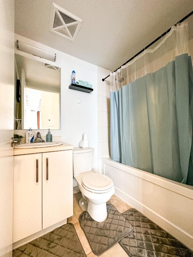 Luxury 2 Bedrooms With Lakeview Cn Tower Entertainment District Rogers Centre トロント エクステリア 写真