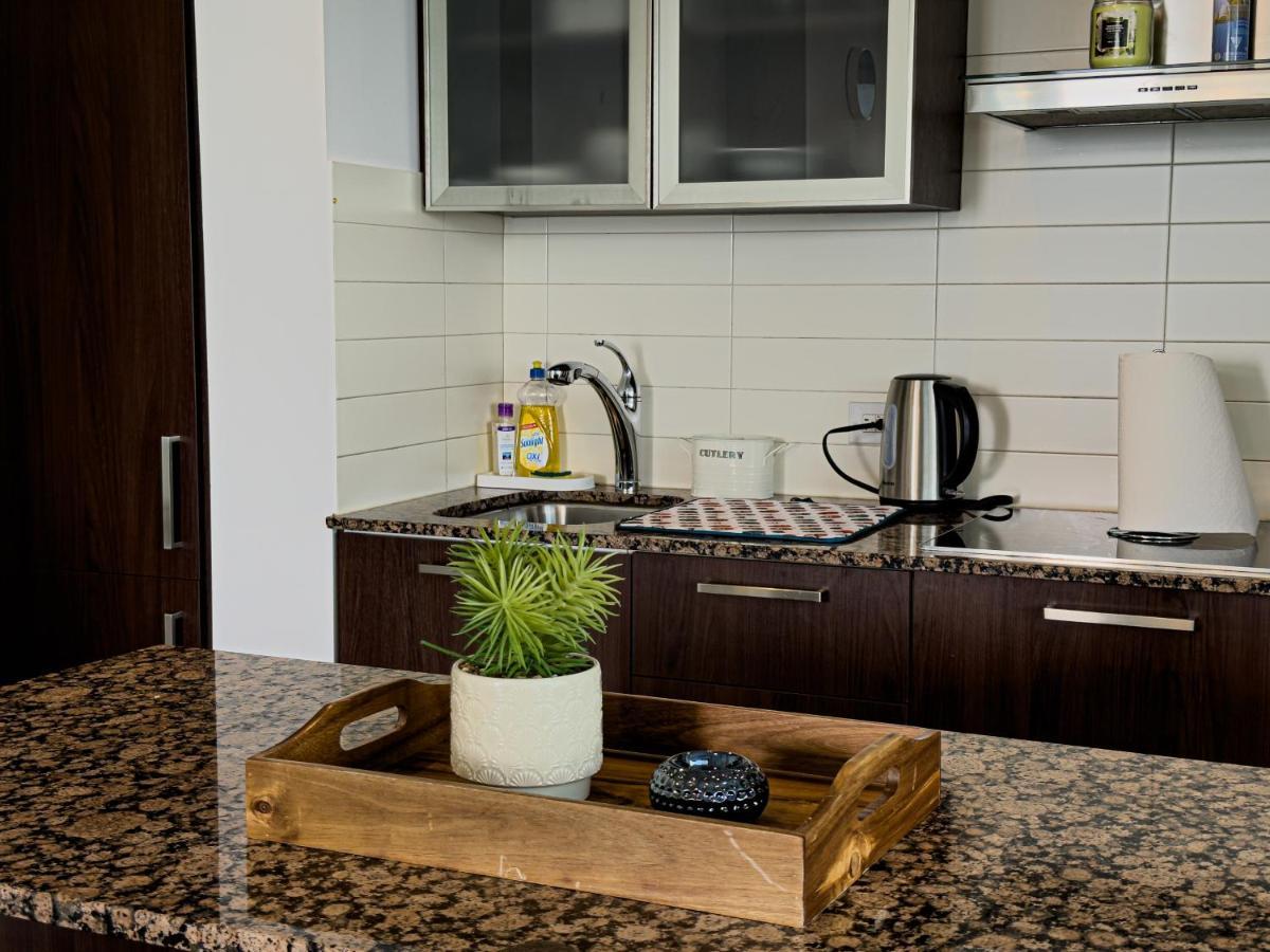 Luxury 2 Bedrooms With Lakeview Cn Tower Entertainment District Rogers Centre トロント エクステリア 写真