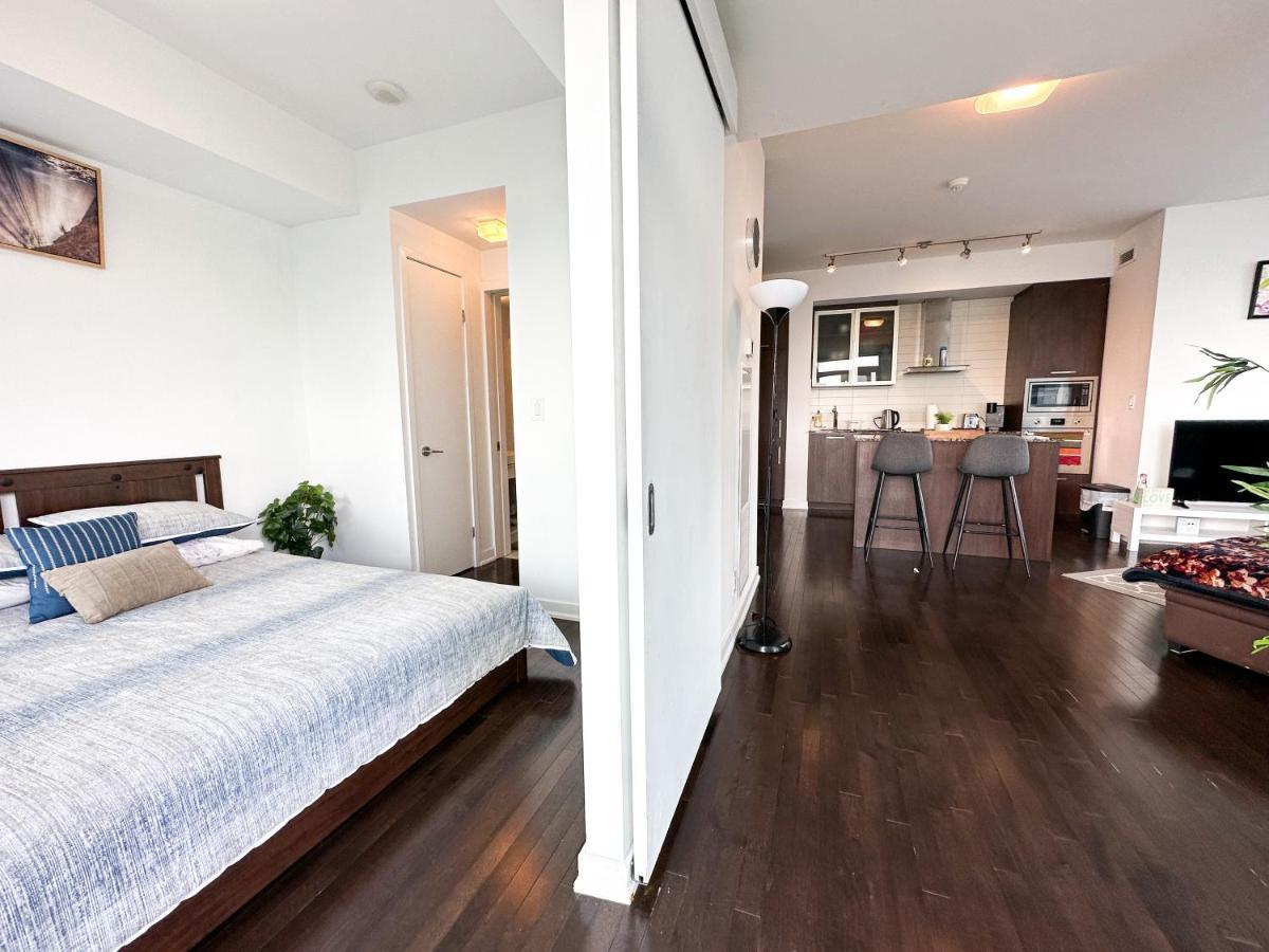 Luxury 2 Bedrooms With Lakeview Cn Tower Entertainment District Rogers Centre トロント エクステリア 写真