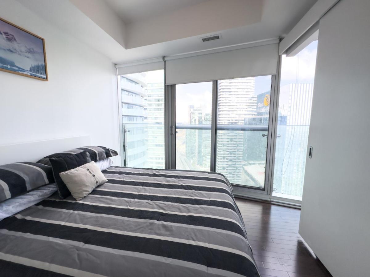 Luxury 2 Bedrooms With Lakeview Cn Tower Entertainment District Rogers Centre トロント エクステリア 写真