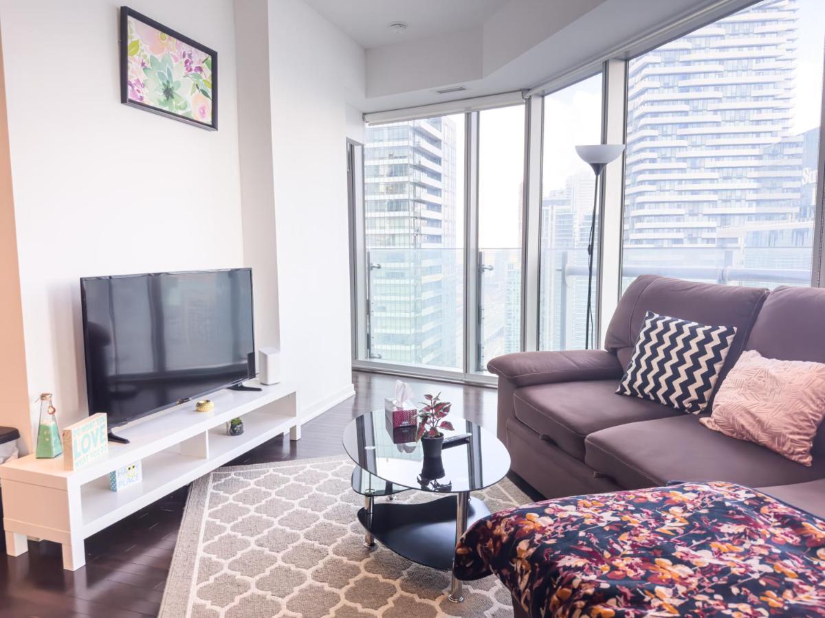 Luxury 2 Bedrooms With Lakeview Cn Tower Entertainment District Rogers Centre トロント エクステリア 写真
