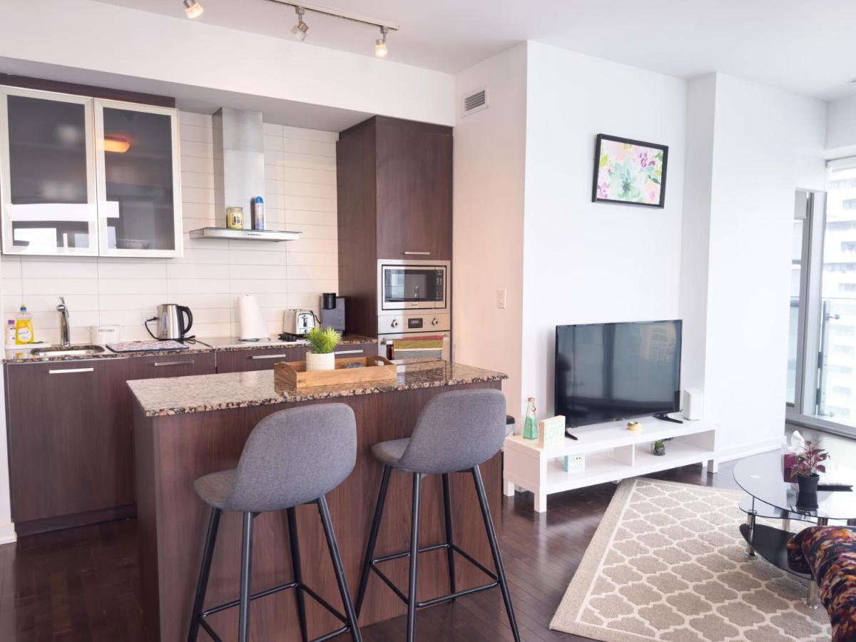 Luxury 2 Bedrooms With Lakeview Cn Tower Entertainment District Rogers Centre トロント エクステリア 写真