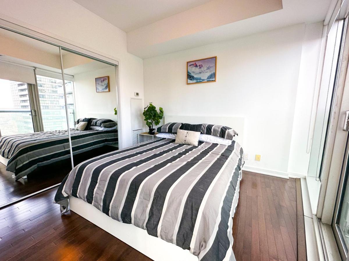 Luxury 2 Bedrooms With Lakeview Cn Tower Entertainment District Rogers Centre トロント エクステリア 写真